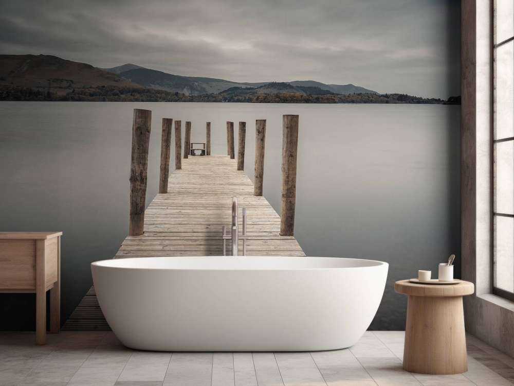 Steiger aan een rustig meer