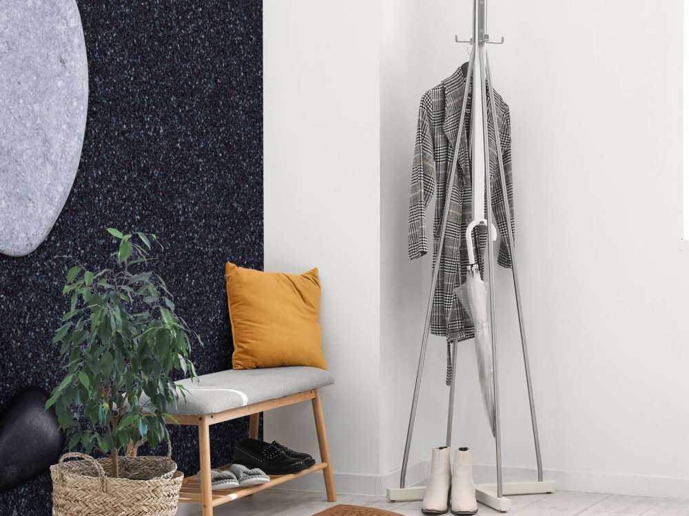 Zwarte stenen met grijze hartvormige steen