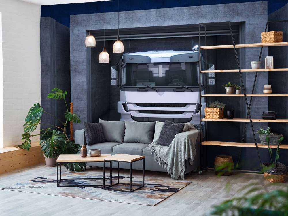 Vrachtwagens in garageboxen