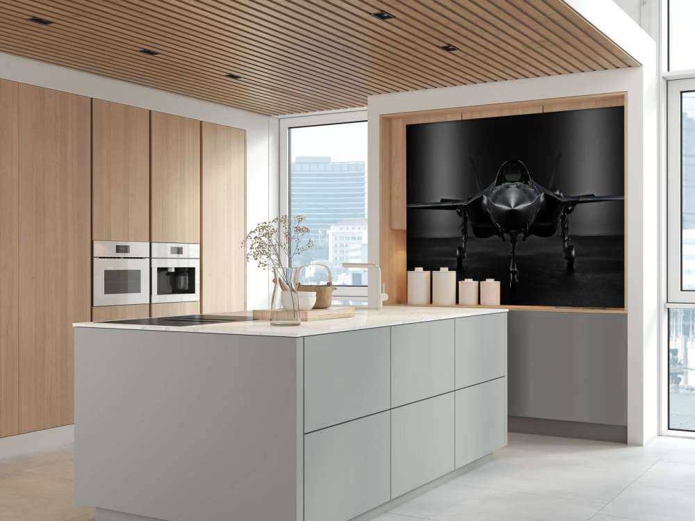 Zwarte F35 in een donkere ruimte