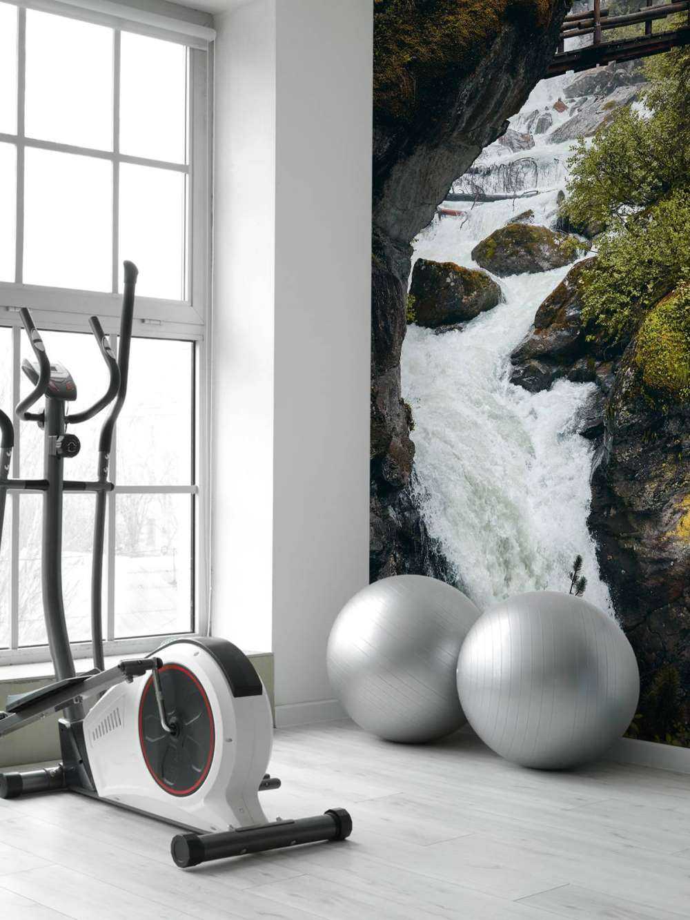 Brug bij een waterval