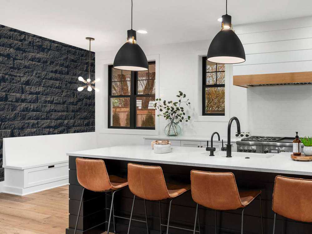 Muur met donkere stenen