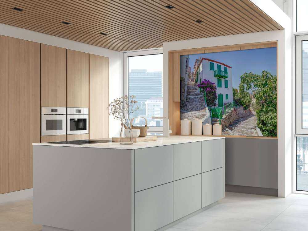 Mediterraan dorp met groene luiken
