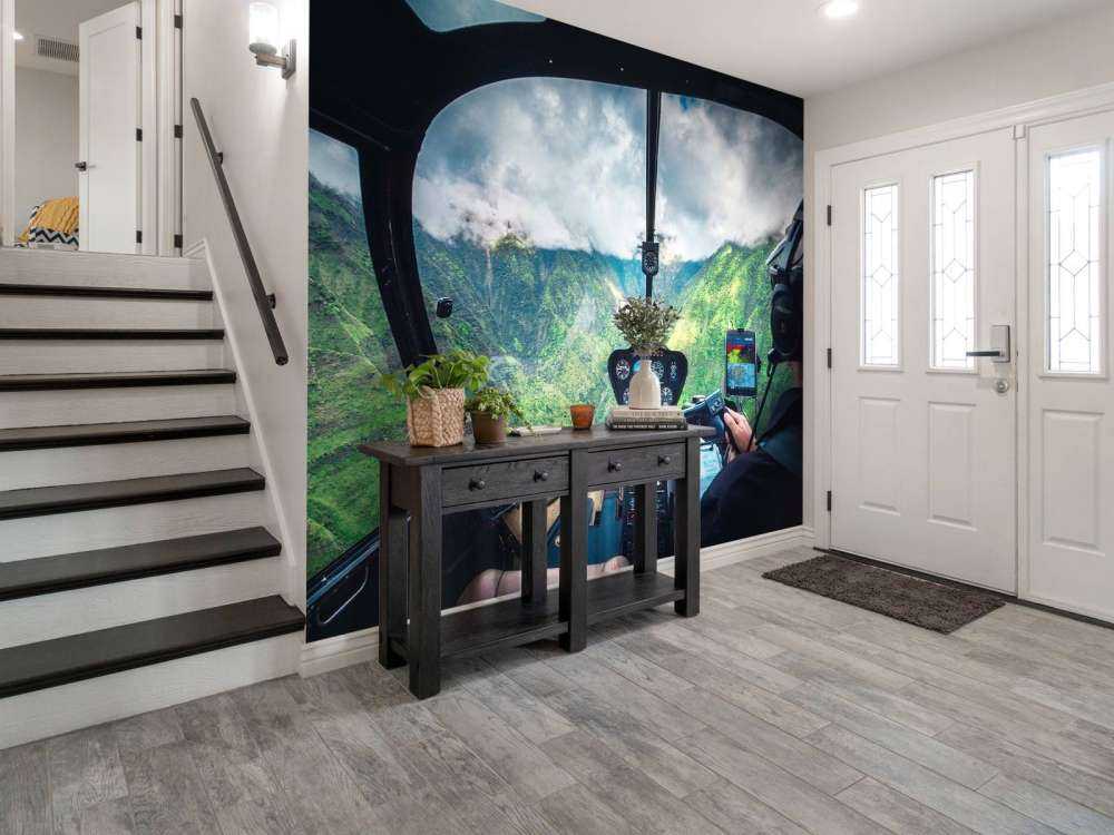 Helikoptervlucht boven tropisch bergdal