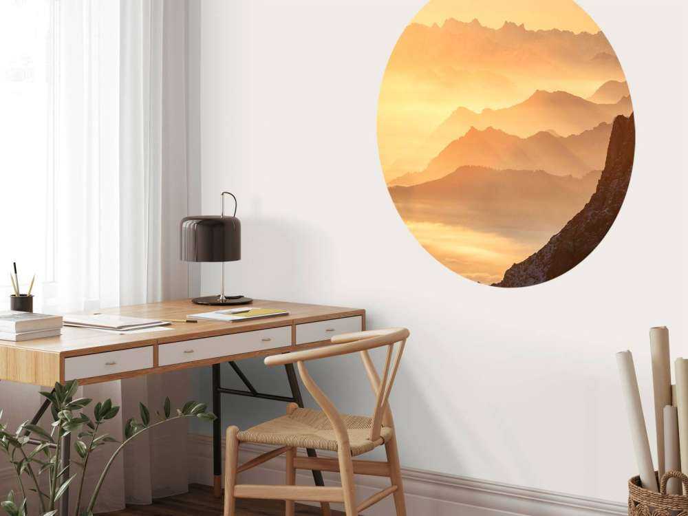 Gouden gloed over berglagen