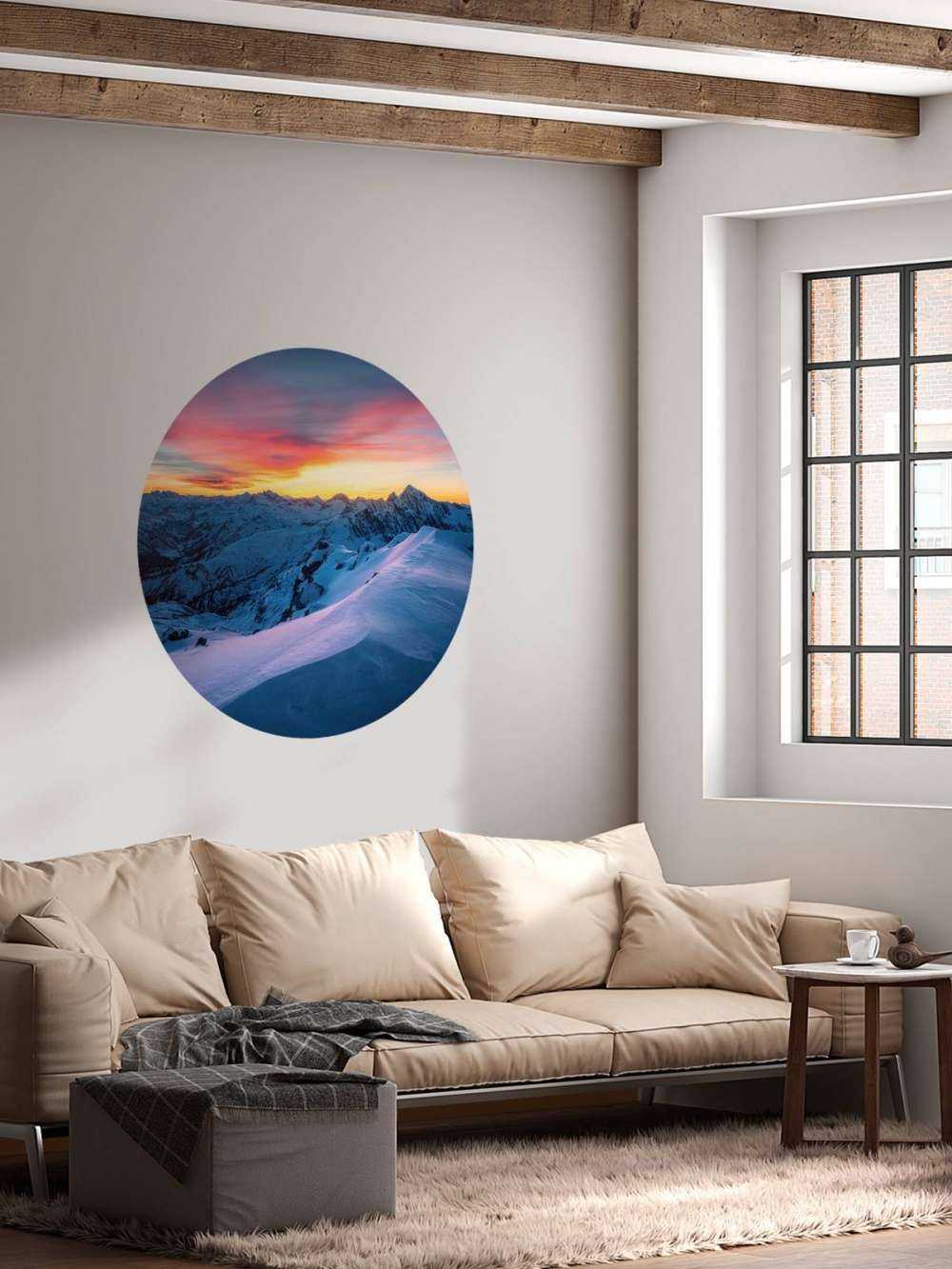 Besneeuwde pieken bij dageraad