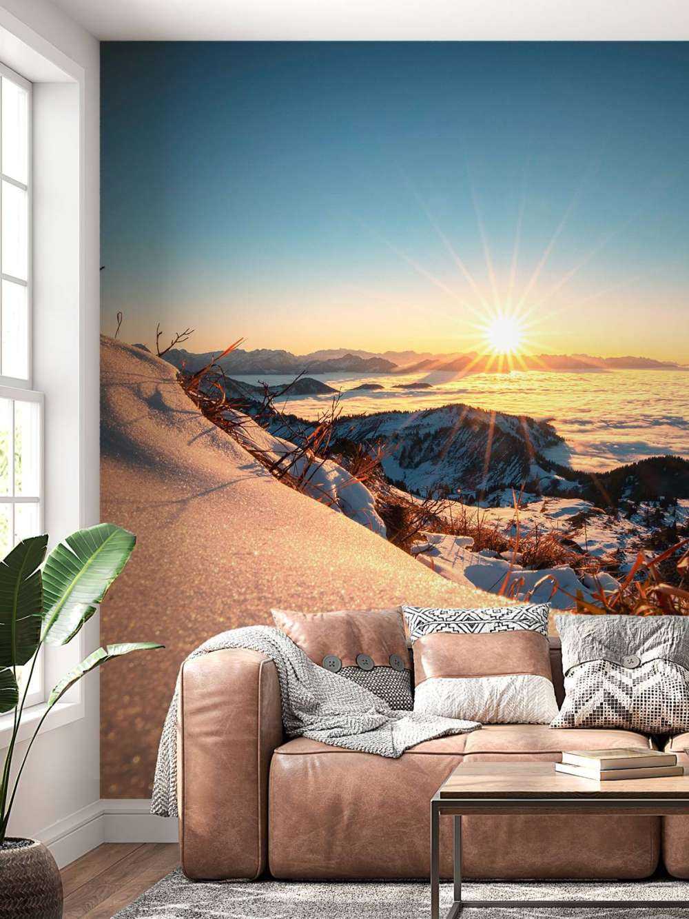 Zonlicht over besneeuwde alpenhelling