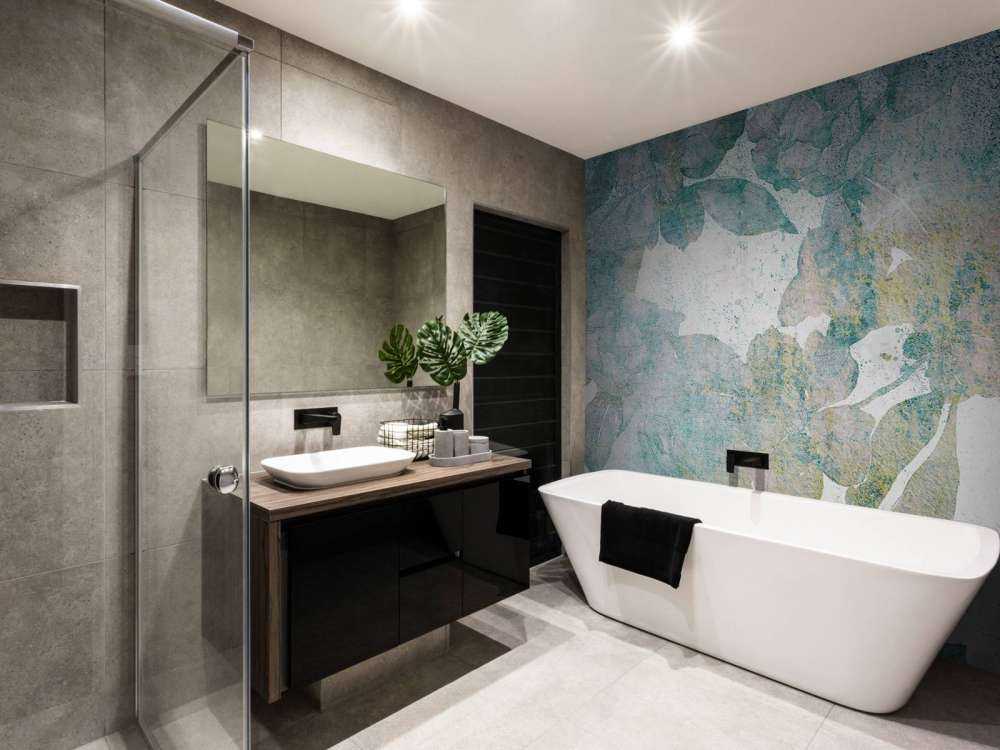 Verbleekte pioenen in aquarelblauw