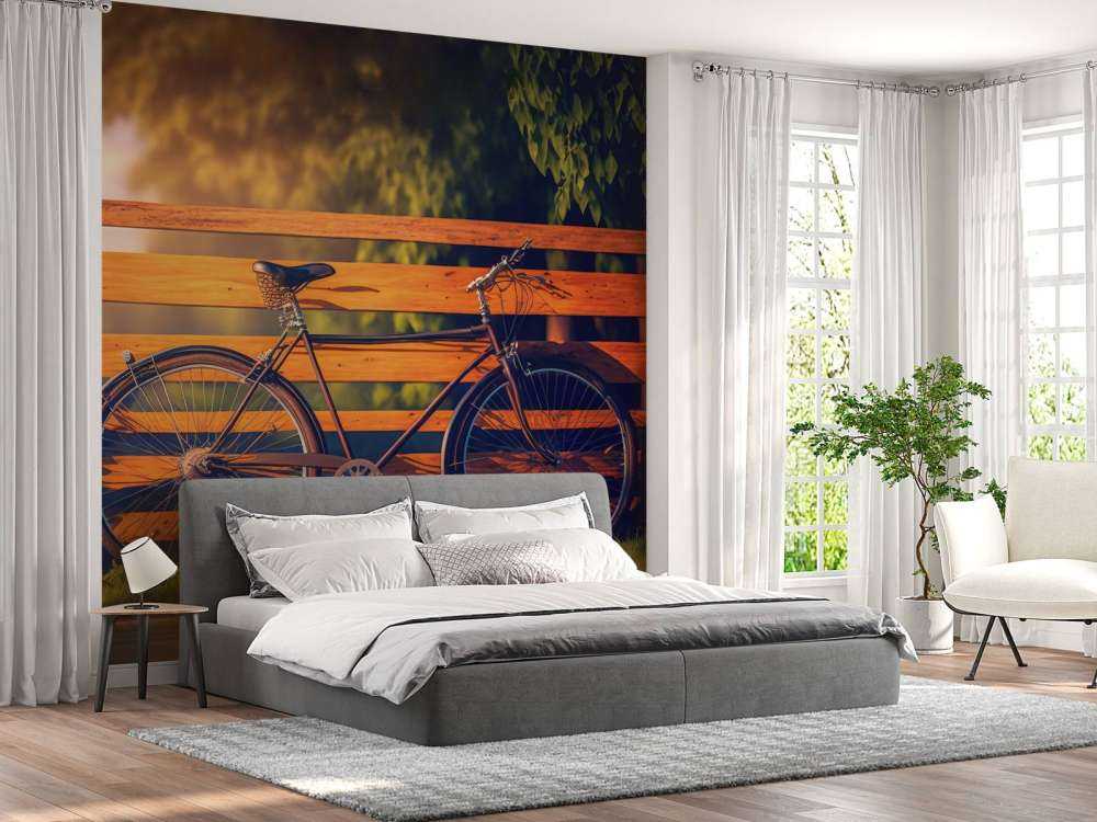 Fiets bij een houten hek