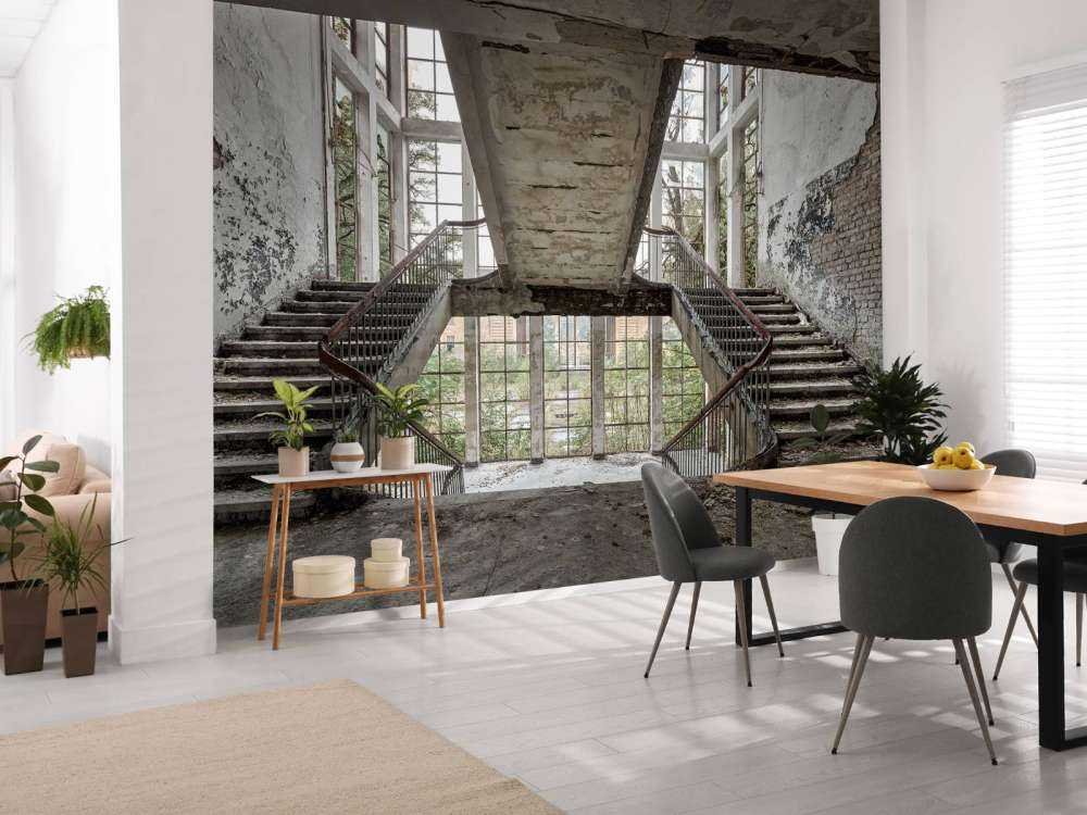 Trappenhuis in verlaten school