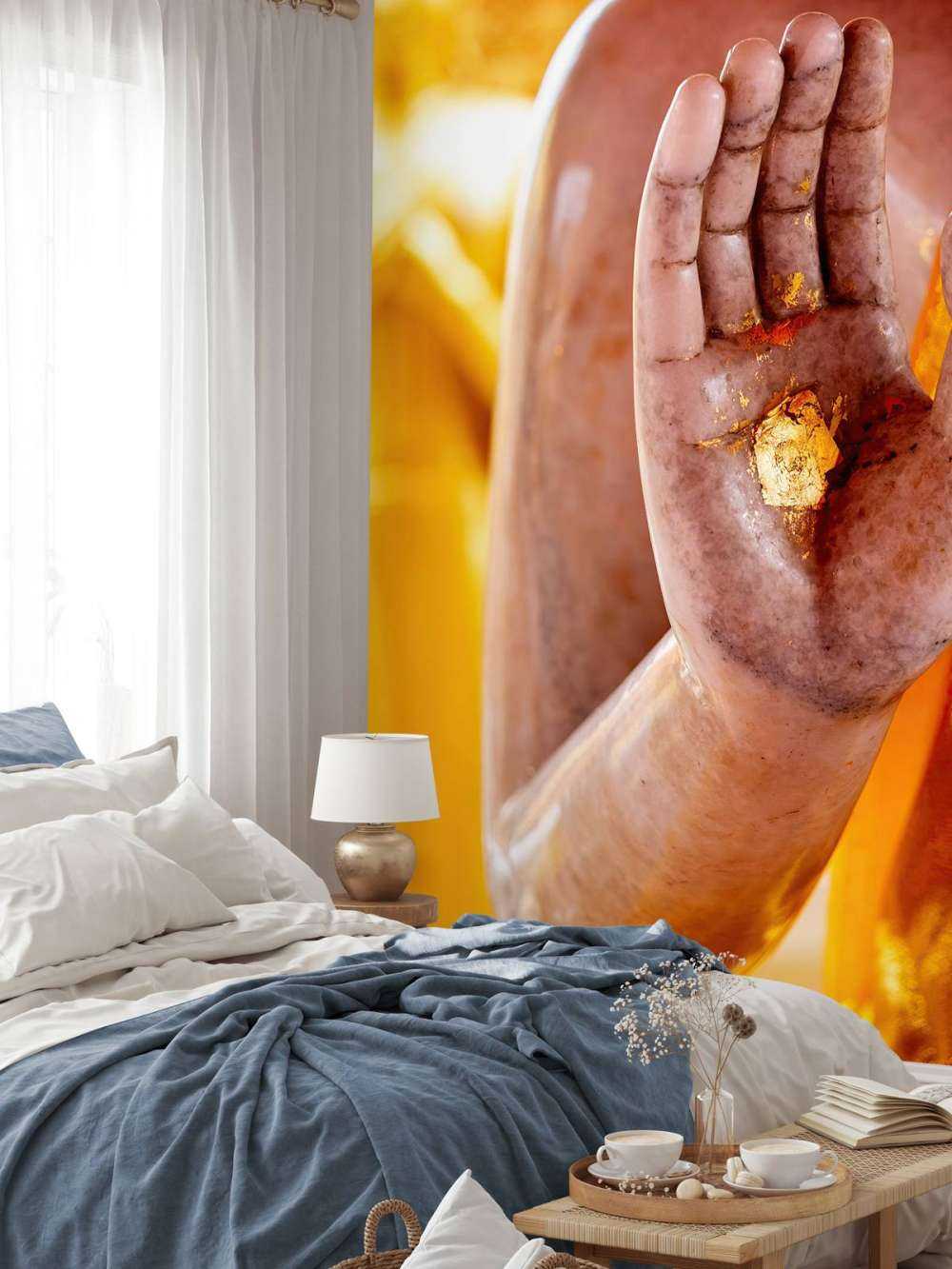 Handpalm met gouden plak  Tempelcomplex Bangkok  (Thailand)  