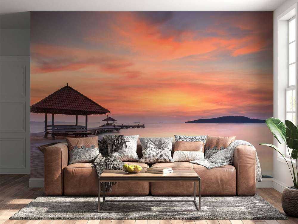 Zeesteiger boven kleurrijk water