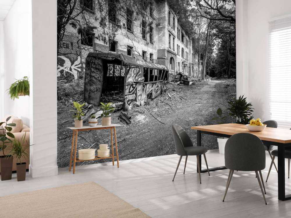 Verlaten dorpje met graffiti