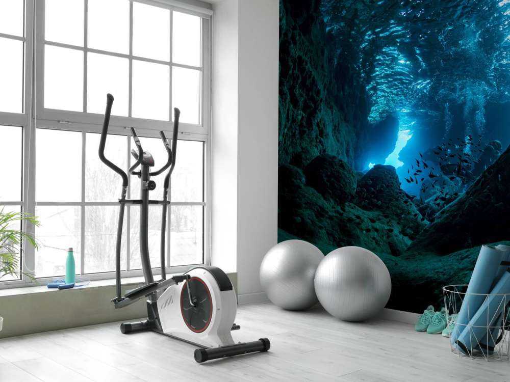 Zonnestralen in onderwater grot