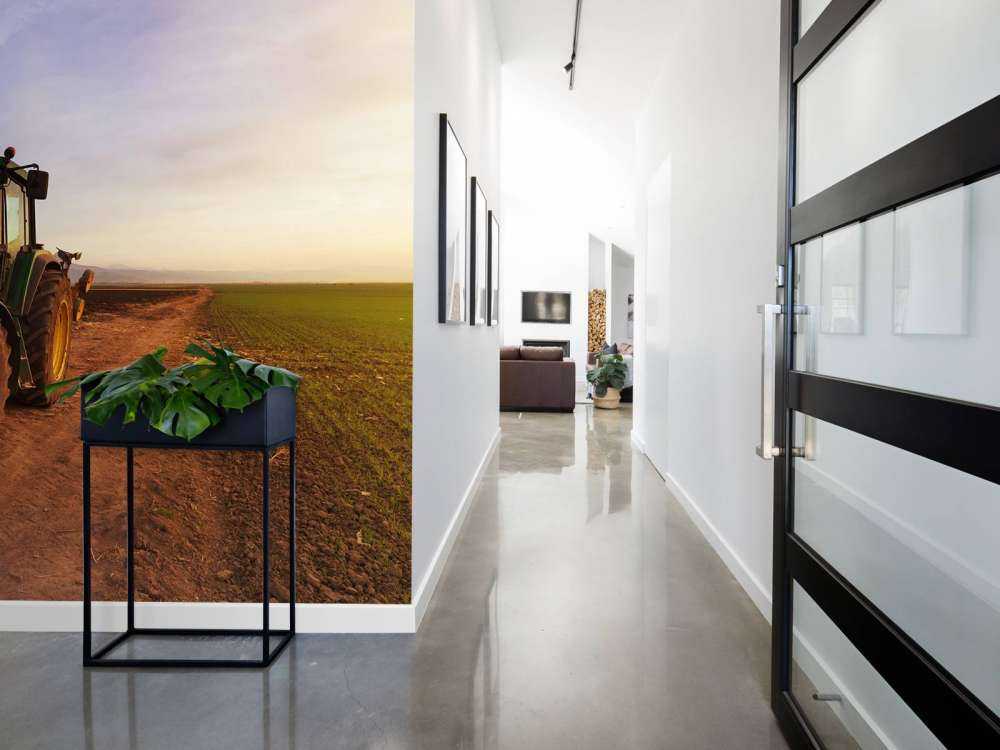 Tractor op een landweg