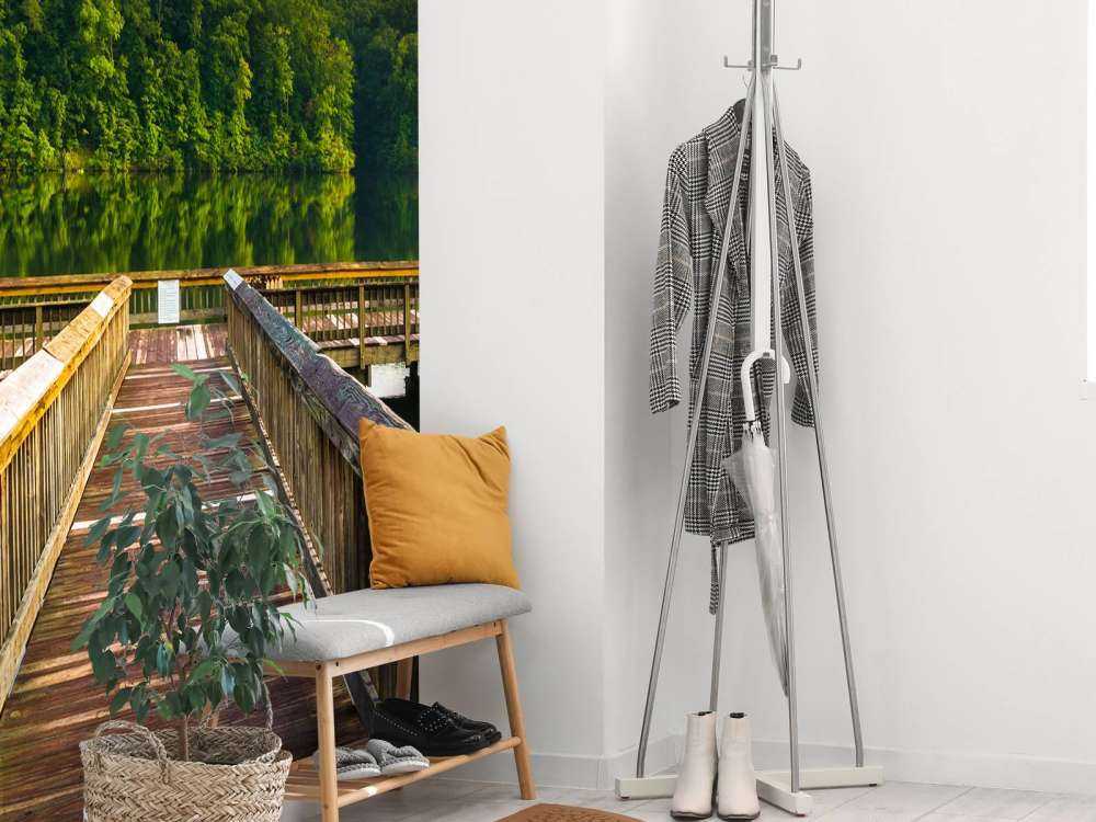 Pier op een rustgevend meer