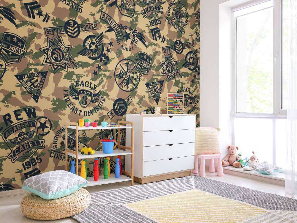 Camouflage met logo's 