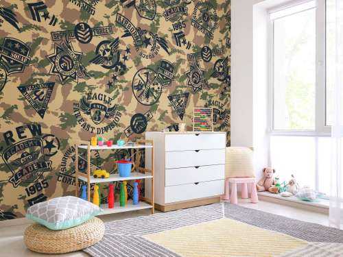 Camouflage met logo's 