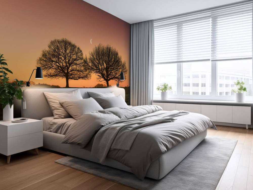 Maantje tussen de bomen