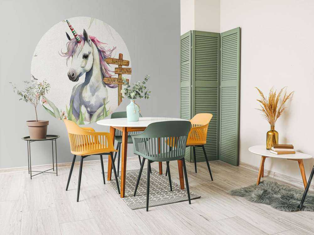 Baby eenhoorn met planten