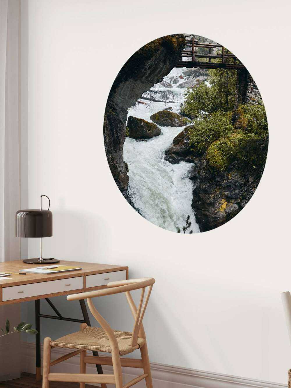 Brug bij een waterval