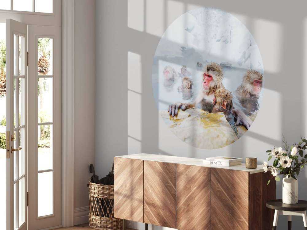 Sneeuwapen genieten van het warme water