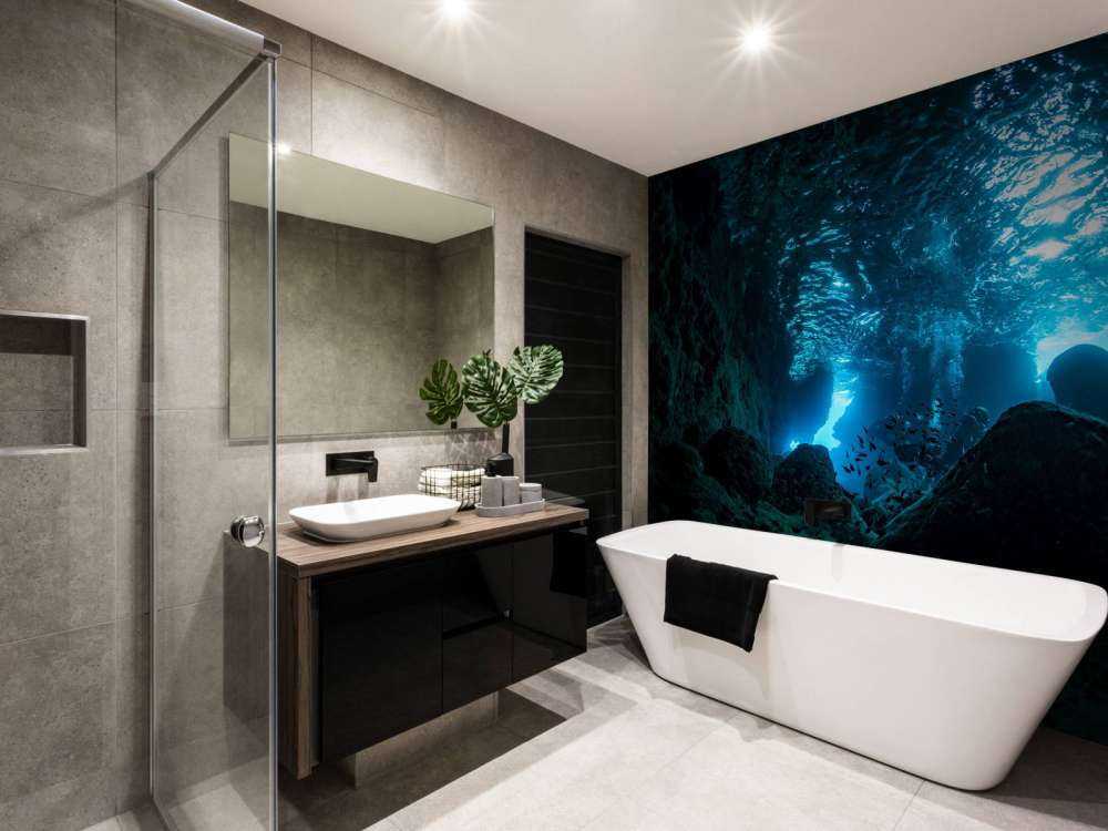 Zonnestralen in onderwater grot