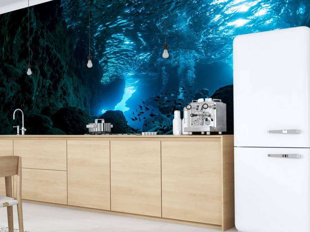 Zonnestralen in onderwater grot