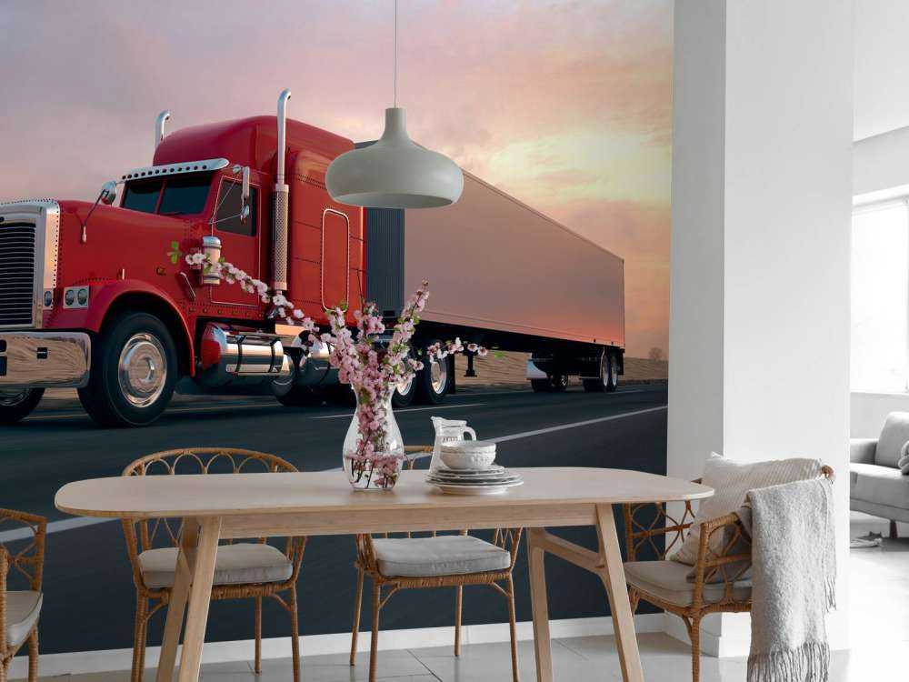 Rode Amerikaanse vrachtwagen bij zonsondergang