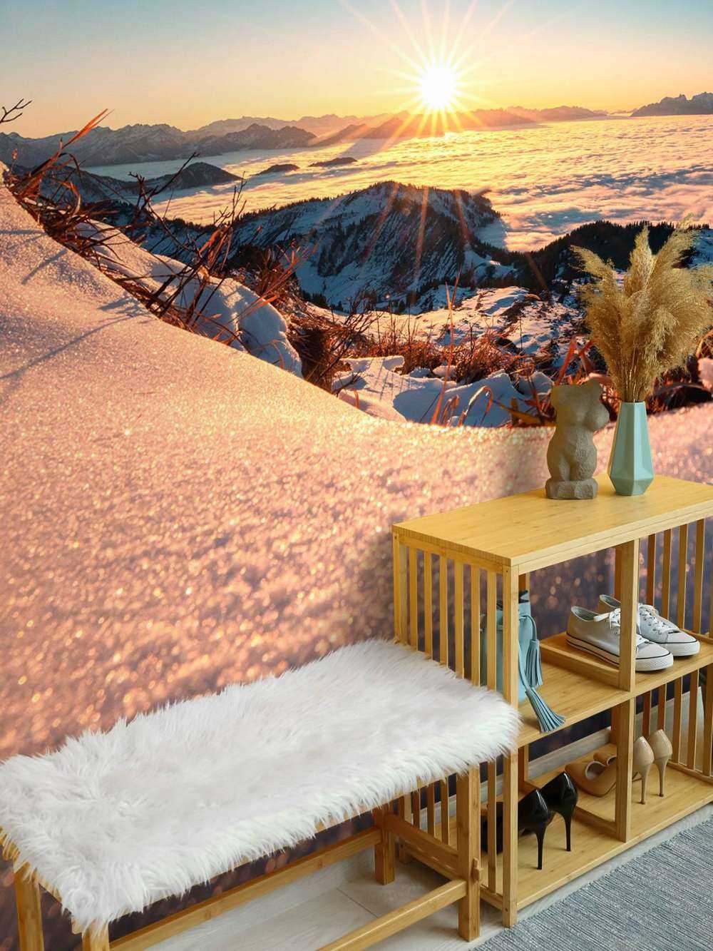 Zonlicht over besneeuwde alpenhelling