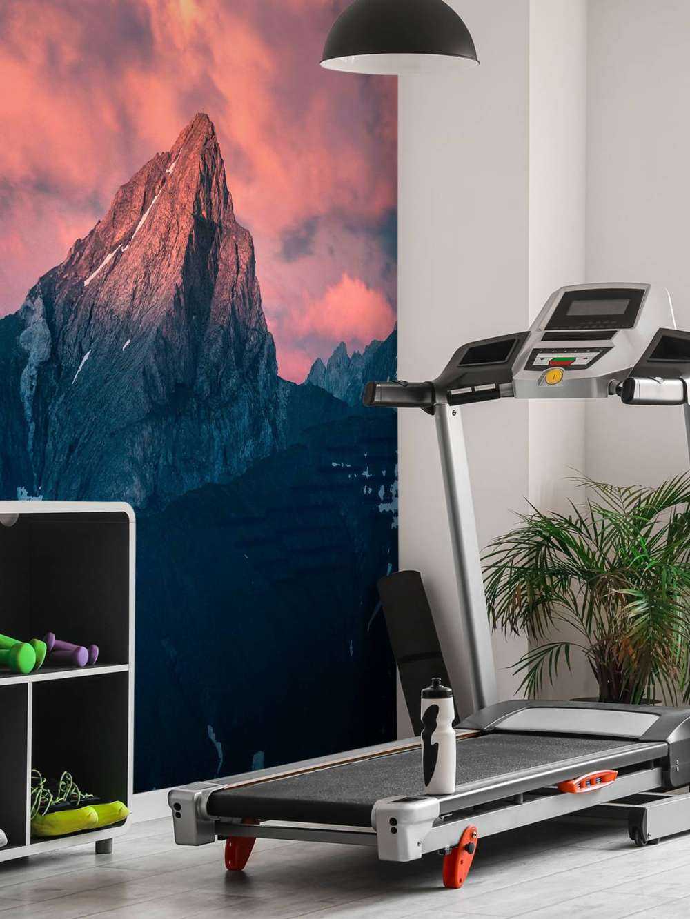 Bergspits in vurige schemer