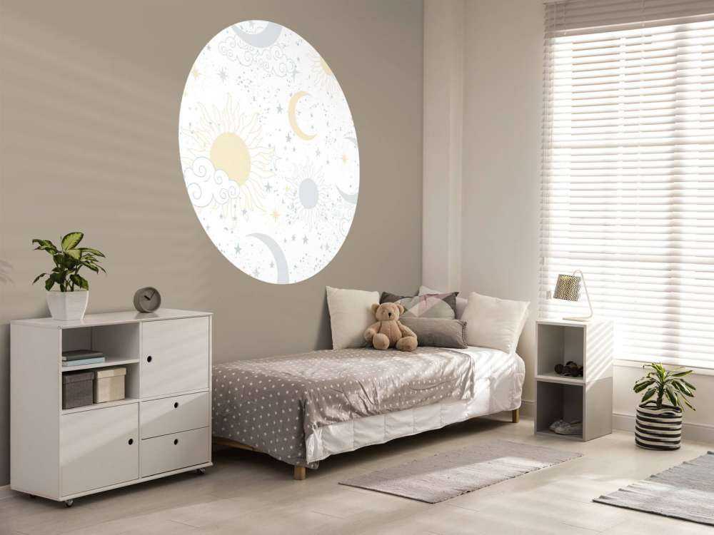 Lichte zon en maanhemel