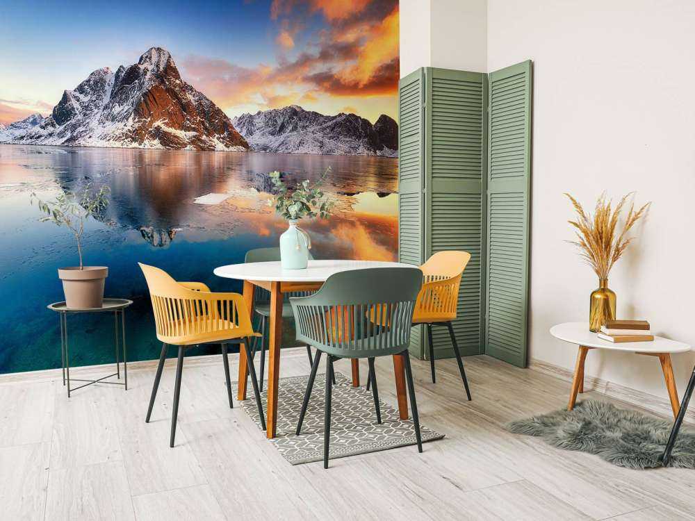 Prachtige zonsondergang in Noorwegen