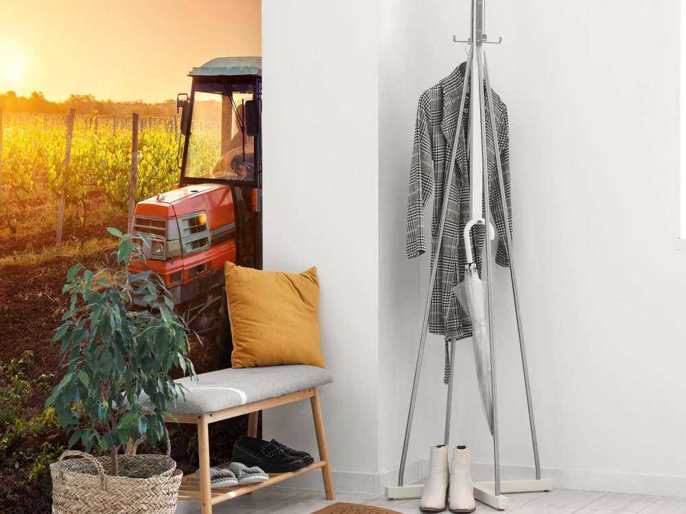 Tractor bij zonsondergang