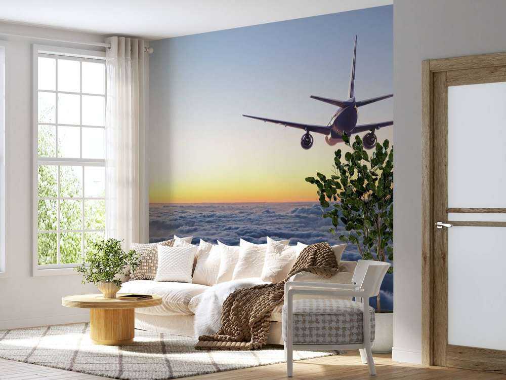 Vliegtuig in de avond boven de wolken