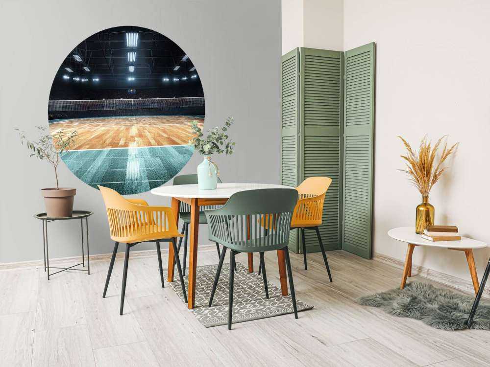 Verlicht volleybalveld met een houten vloer