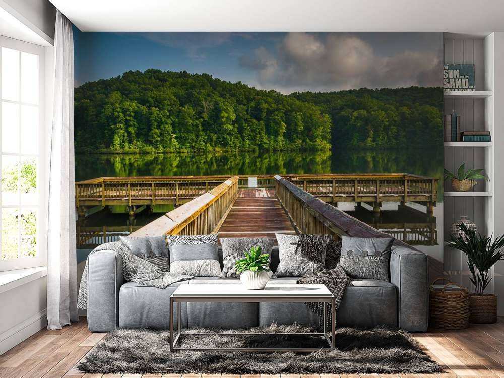 Pier op een rustgevend meer