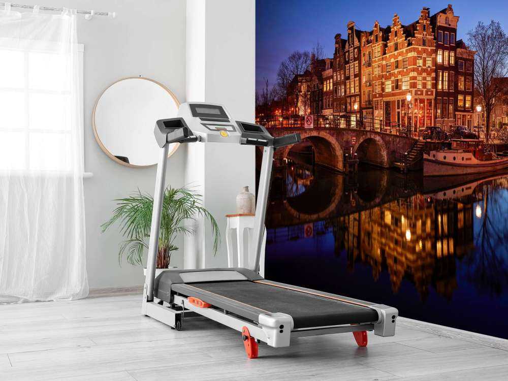 Verlichte huizen langs de gracht