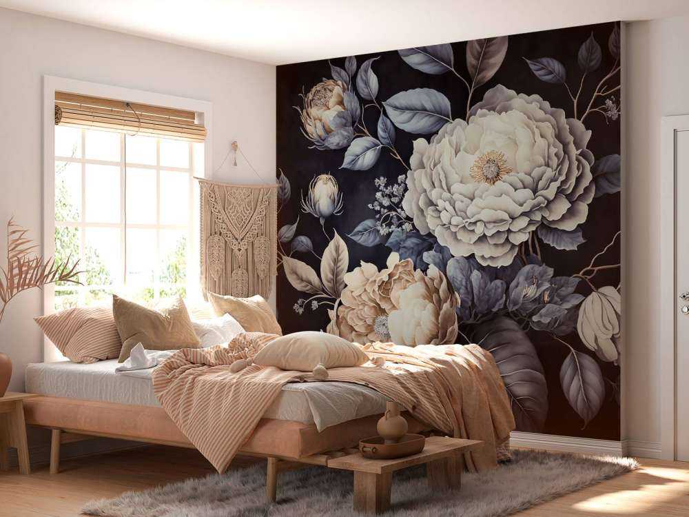 Moody baroque large floral