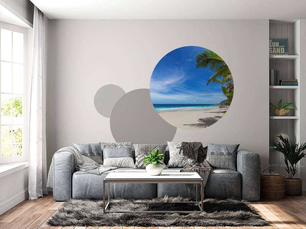 Tropisch strand met palmboom