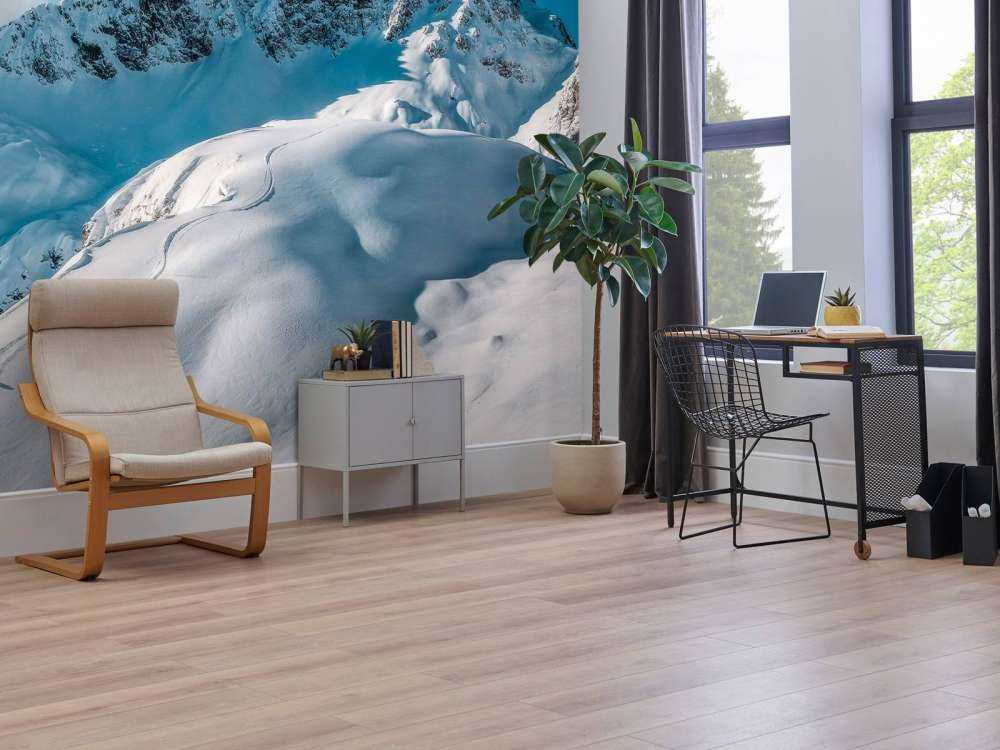 Verspoorde helling in alpine stilte