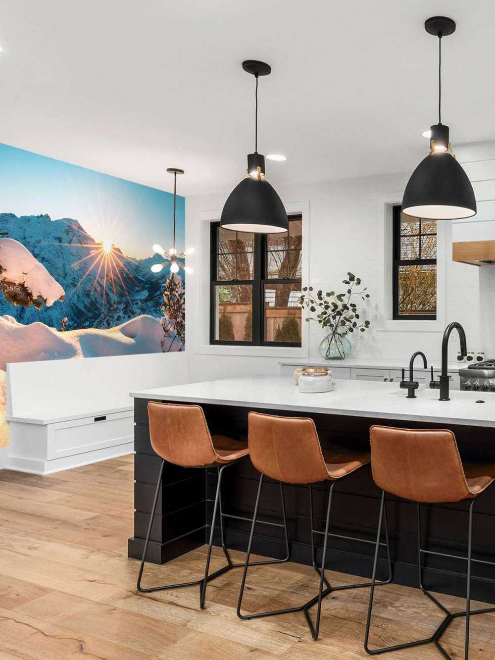 Ochtendzon over besneeuwd dal