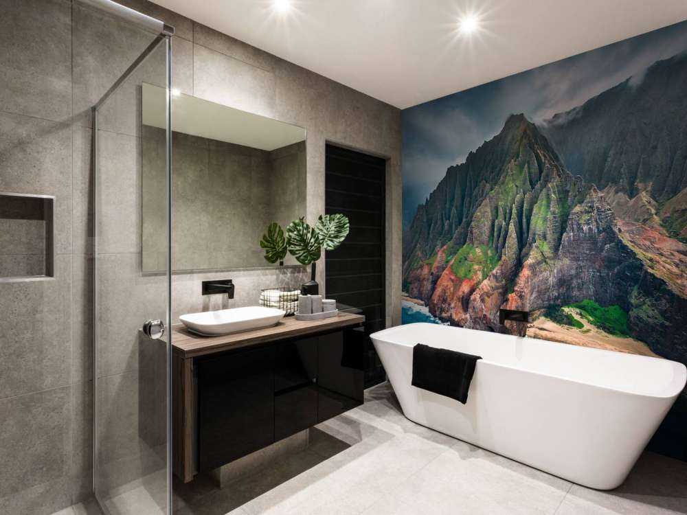 Dramatische kliffen aan turquoise kust