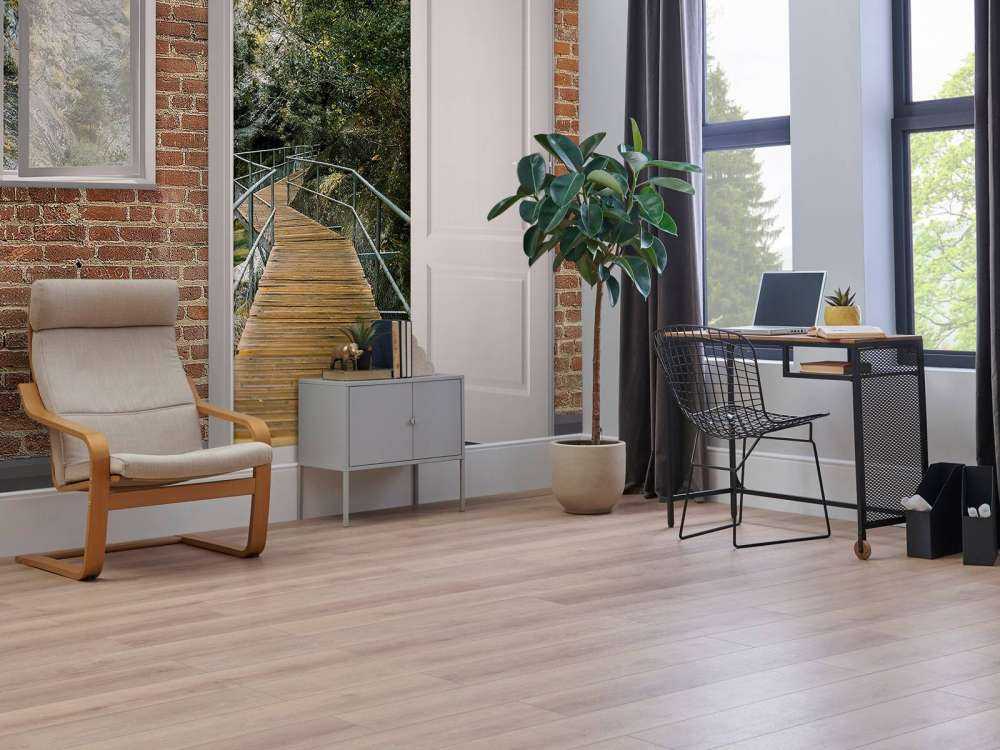 Bosbrug tussen rots en groen