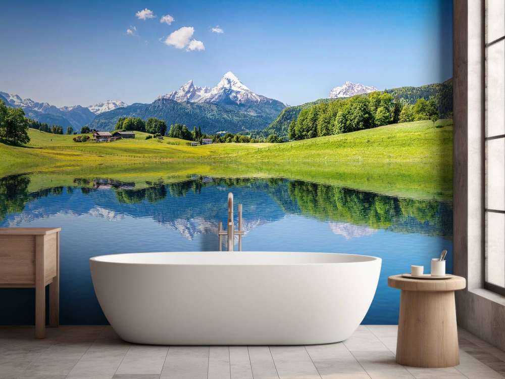 De alpen onder een helder blauwe lucht