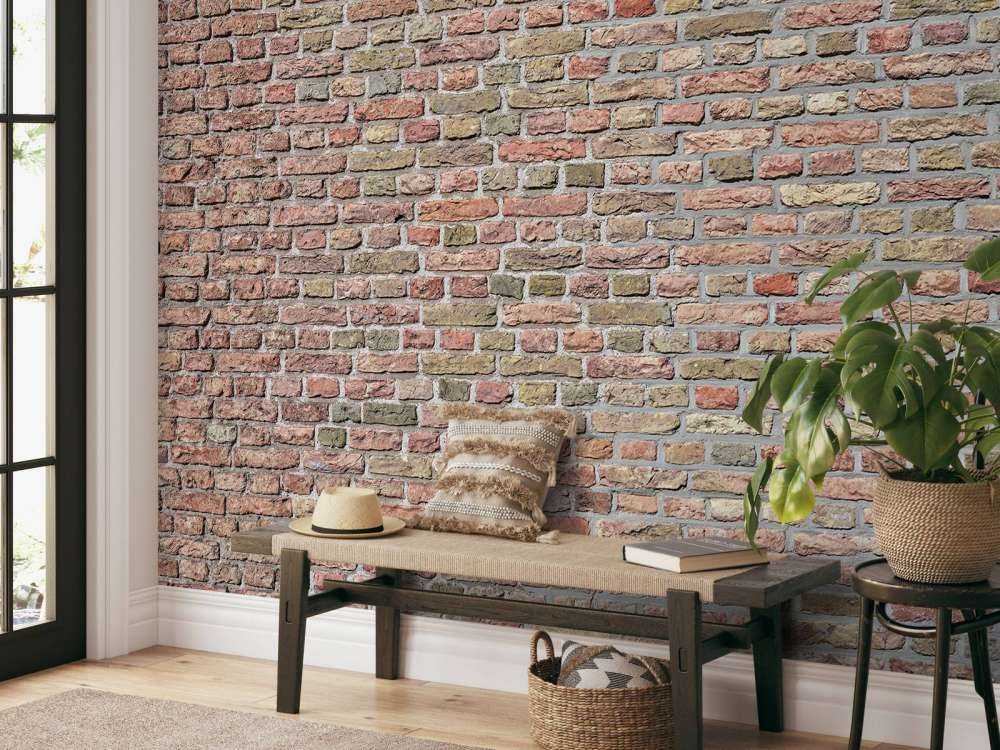 Bakstenen muur met gerestaureerde voegen