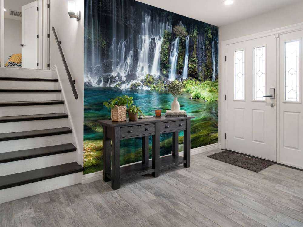 Watervalpanorama met turkoois blauw water