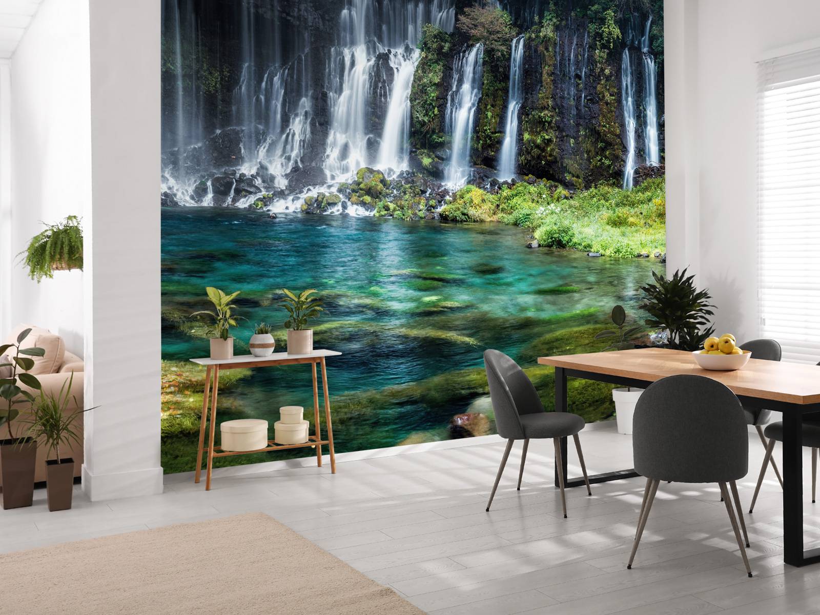 Watervalpanorama met turkoois blauw water