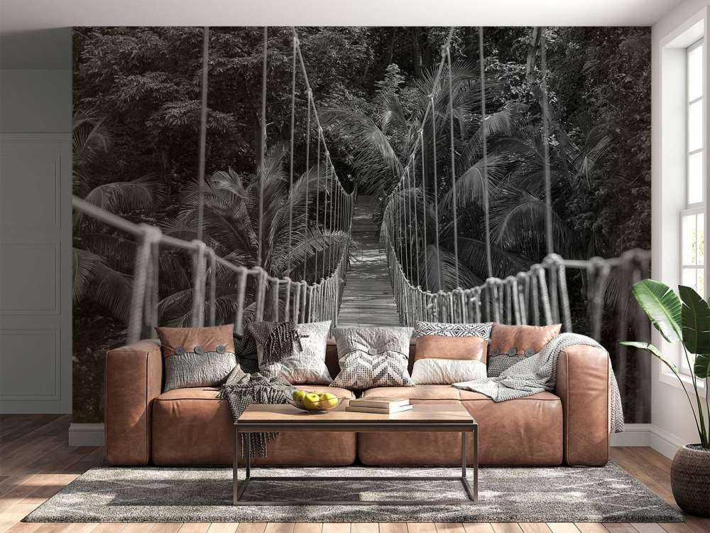 Houten brug tussen de palmbomen