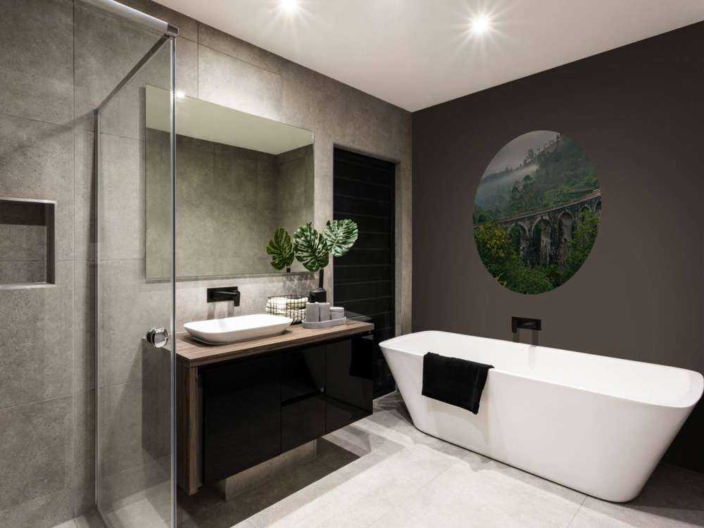 Spoorbrug door de jungle